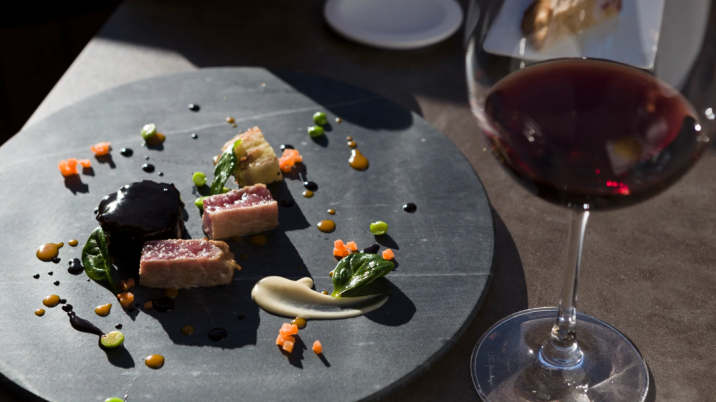 Presa de latón de La Fueva con pastel de careta y terrina de panceta y patata.