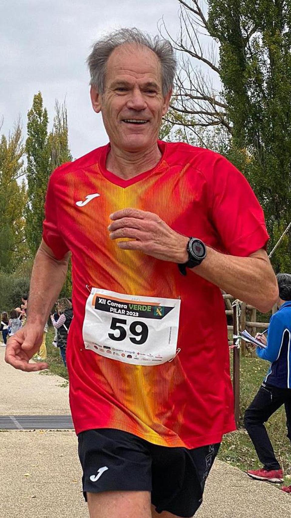 Abel Antón continúa corriendo pese a su retirada