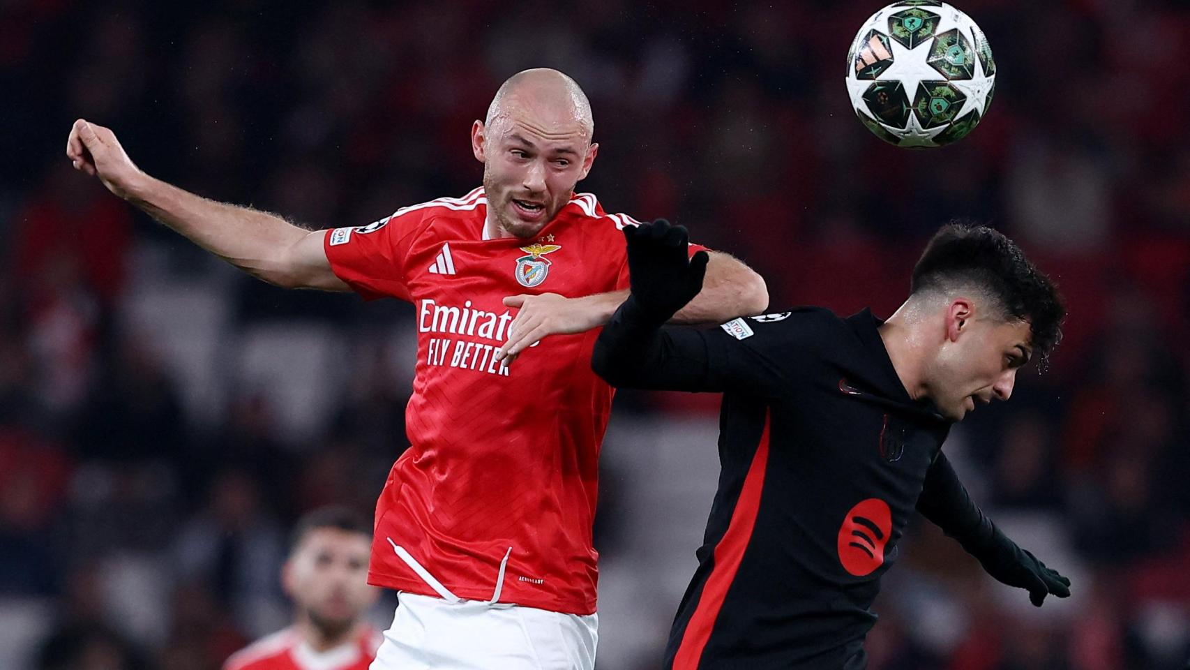 Pedri, en el partido ante el Benfica.