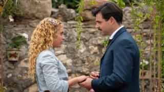 Ana Garcés y Arturo G. Sancho dan vida a Jana Expósito y Manuel Luján en 'La Promesa'.