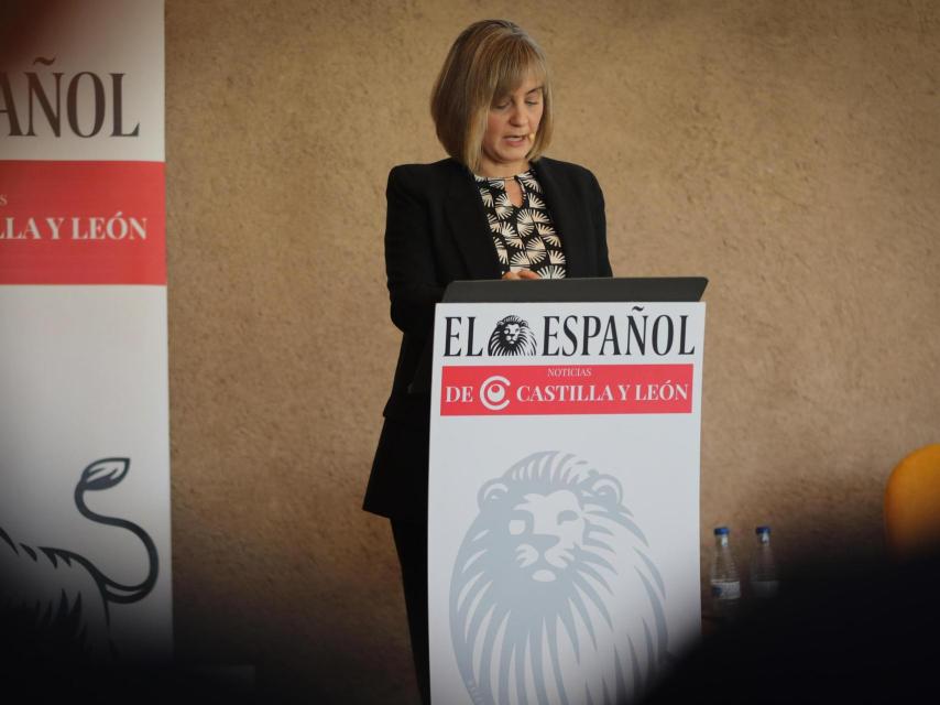 La directora de EL ESPAÑOL - Noticias de Castilla y León, Silvia García, da la bienvenida al desayuno informativo