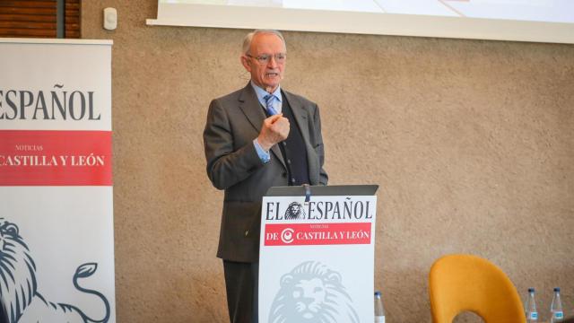 El presidente del Consejo Económico y Social de España, Antón Costas, durante su intervención en el desayuno informativo 'Inteligencia Artificial y economía verde: cómo lograr prosperidad para todos', organizado por EL ESPAÑOL de Castilla y León, este miércoles