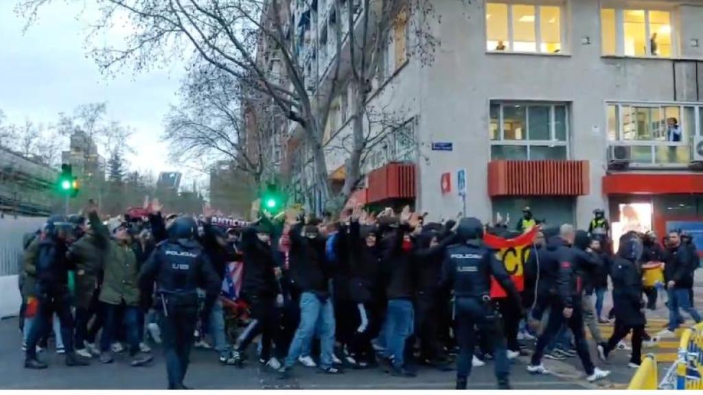 Los ultras del Atleti la liaron en el derbi del Santiago Bernabéu