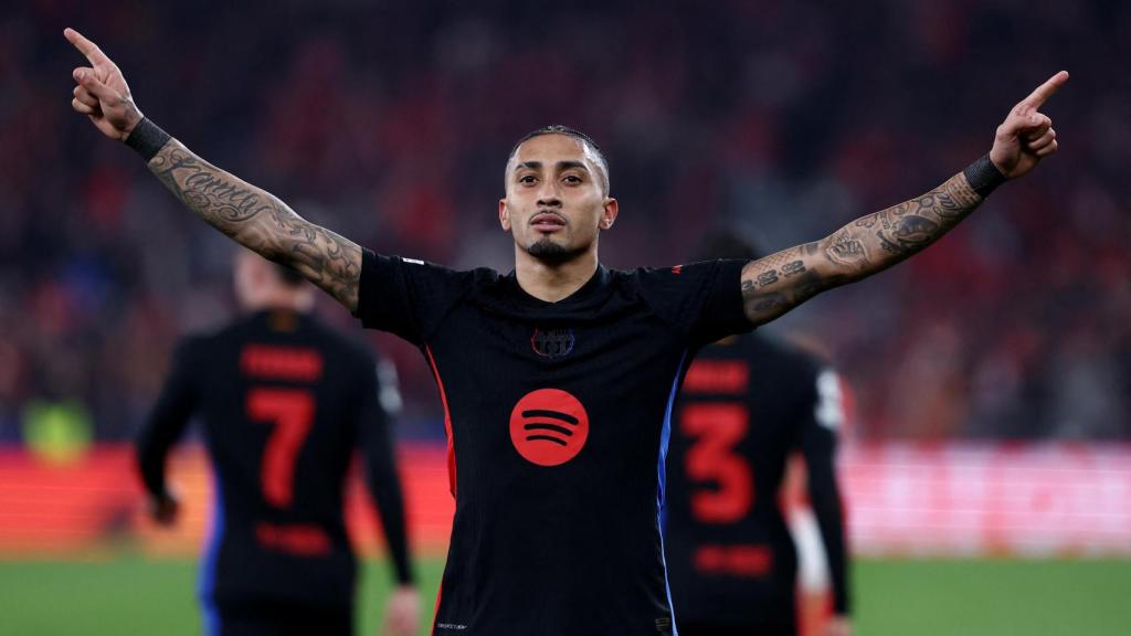 Raphinha celebra su gol ante el Benfica en la Champions League.