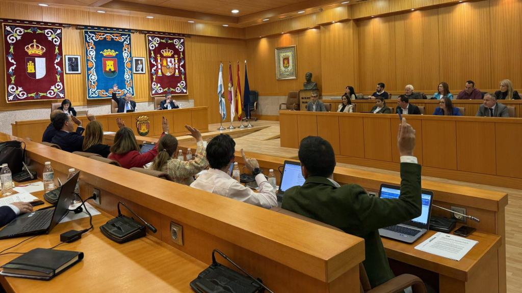 Pleno del Ayuntamiento de Talavera, del 28 de febrero de 2025, en el que se aprobó la propuesta para que la Junta de Comunidades compre el hotel Jake para fines sociales.