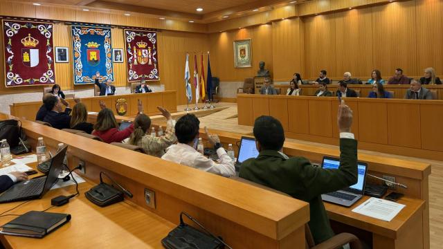 Pleno del Ayuntamiento de Talavera, del 28 de febrero de 2025, en el que se aprobó la propuesta para que la Junta de Comunidades compre el hotel Jake para fines sociales.