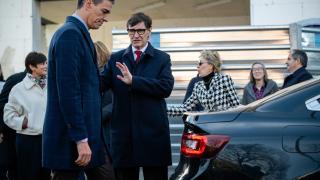Pedro Sánchez, presidente del Gobierno y líder del PSOE, juto a Salvador Illa, presidente de la Generalitat y líder del PSC, en Sant Boi (Barcelona).