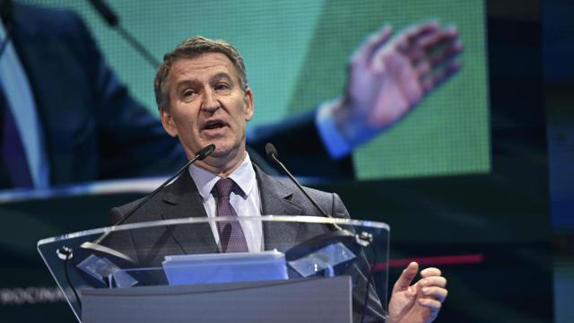El presidente del PP, Alberto Núñez Feijóo, interviene en la primera jornada del congreso anual de la patronal de los concesionarios, Faconauto 2025.