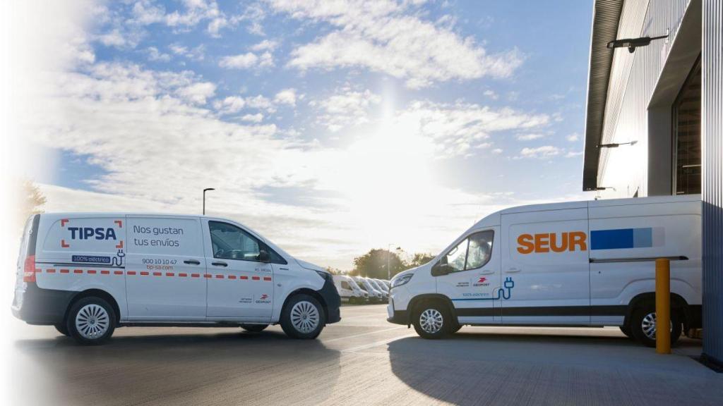 Furgonetas de Seur y Tipsa.