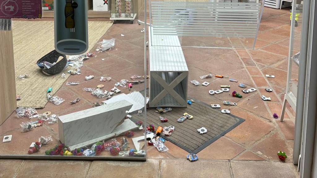 El estanco de Casares donde la Guardia Civil pilló a dos personas robando.