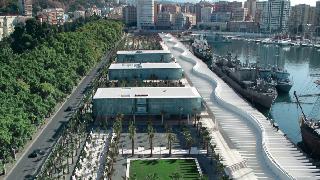 Vistas de la pérgola del Palmeral de las Sorpresas del puerto de Málaga.