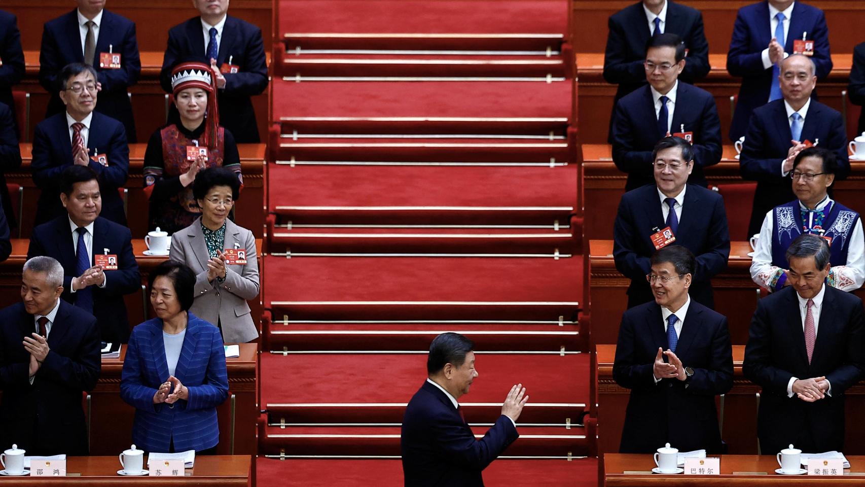 El presidente chino, Xi Jinping, llega a la sesión inaugural de la Asamblea Popular Nacional (APN) en el Gran Salón del Pueblo en Beijing, China, el 5 de marzo de 2025.