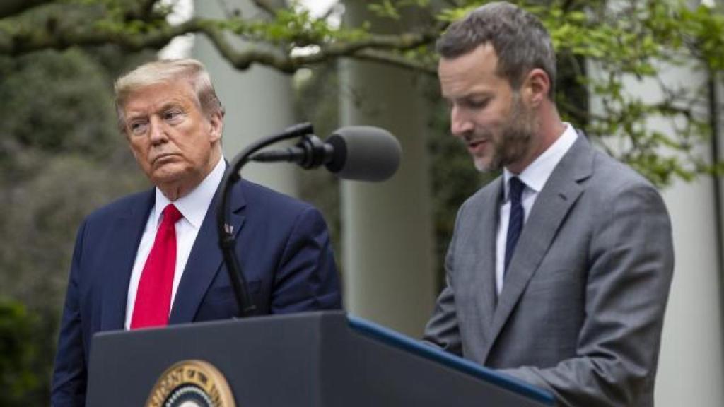 Donald Trump y Adam Boehler, su enviado especial para negociar la liberación de rehenes.