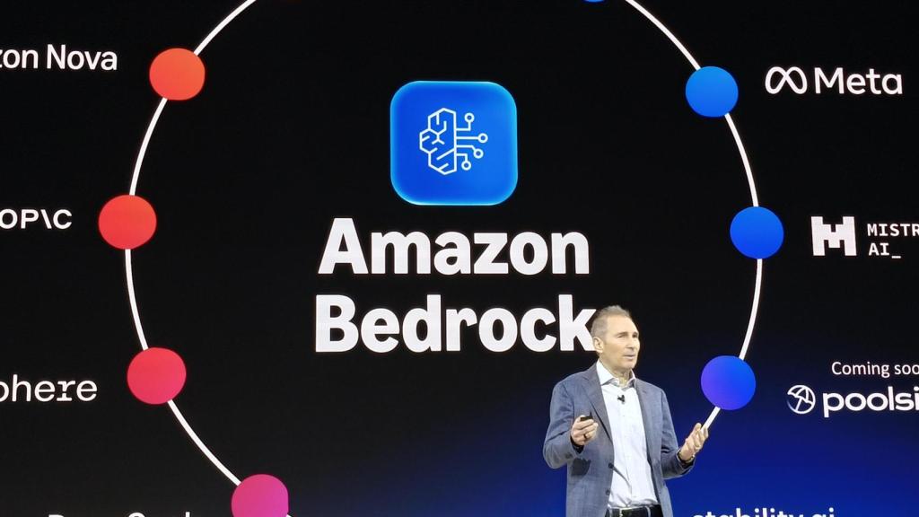 Andy Jassy, director ejecutivo de Amazon, en la presentación de Alexa+.