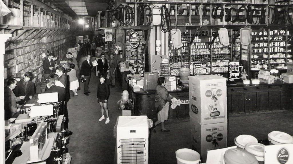 La vieja tienda de Torres y Sáez en A Coruña, en una foto de los años 60