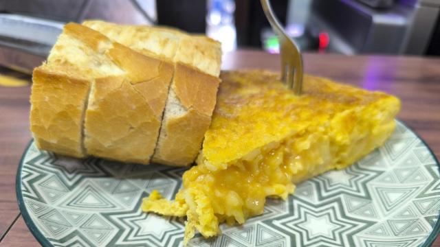 Una tapa de tortilla en una foto de archivo.