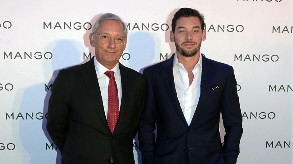 Isak Andic y su hijo Jonathan durante una presentación de la marca.