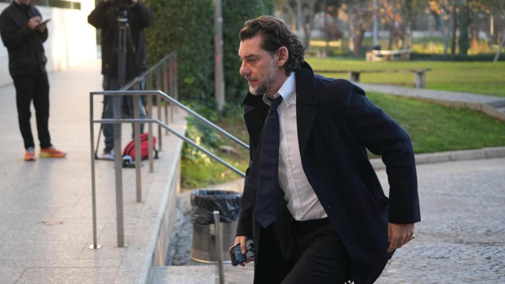 Jonathan Andic, a la llegada del entierro de su padre, Isak.