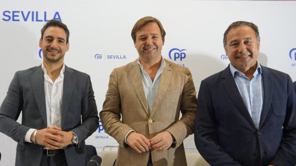 Agustín Aguilera, a la izquierda, junto a Antonio Repullo y Ricardo Sánchez.