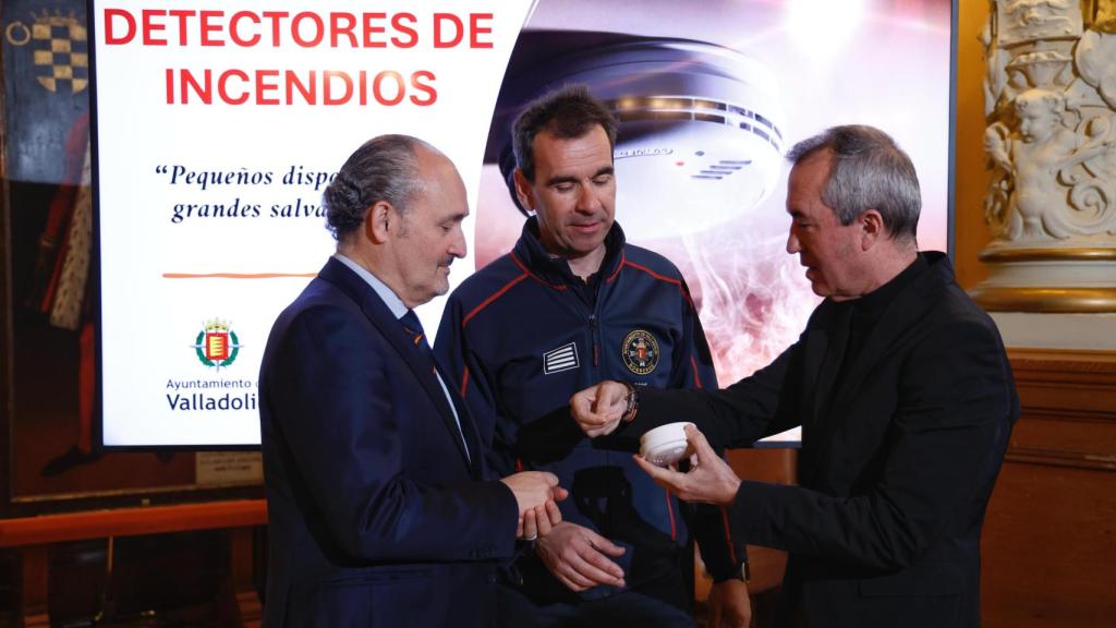 Alberto Cuadrado Toquero junto a Javier Reinoso y José Ignacio Zarandona durante la presentación