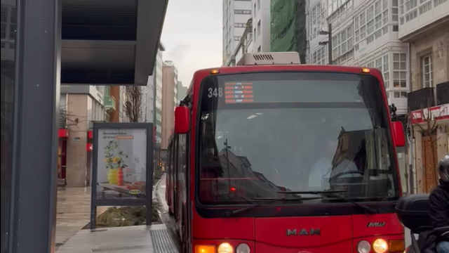 Autobús de la línea 6 a su paso por San Andrés