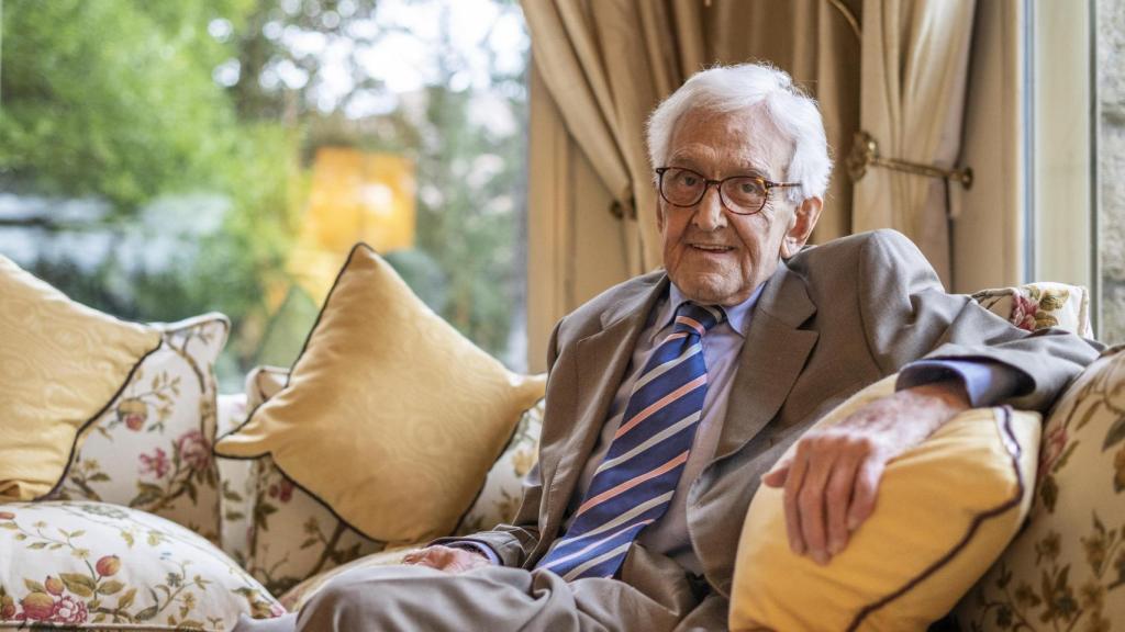 Pedro Schwartz, en el salón de su casa, el día de la entrevista.