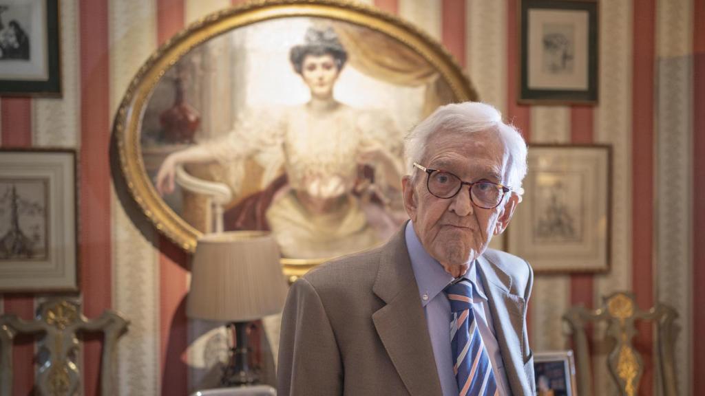 Schwartz, con un cuadro de Sorolla al fondo.