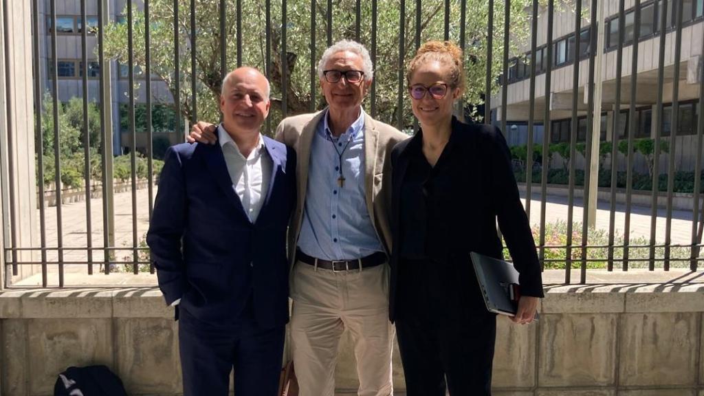 Marco A. Carrascosa y Tatiana López junto a Arturo López (en el medio), asesor científico de HySun.