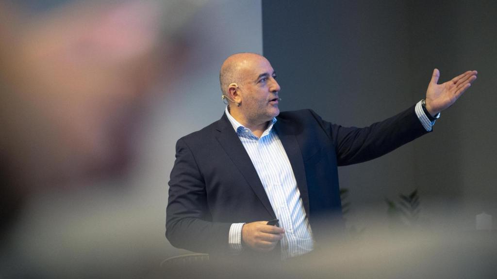 Javier Liedo, managing director de Leica Iberia durante la presentación en ARCO.