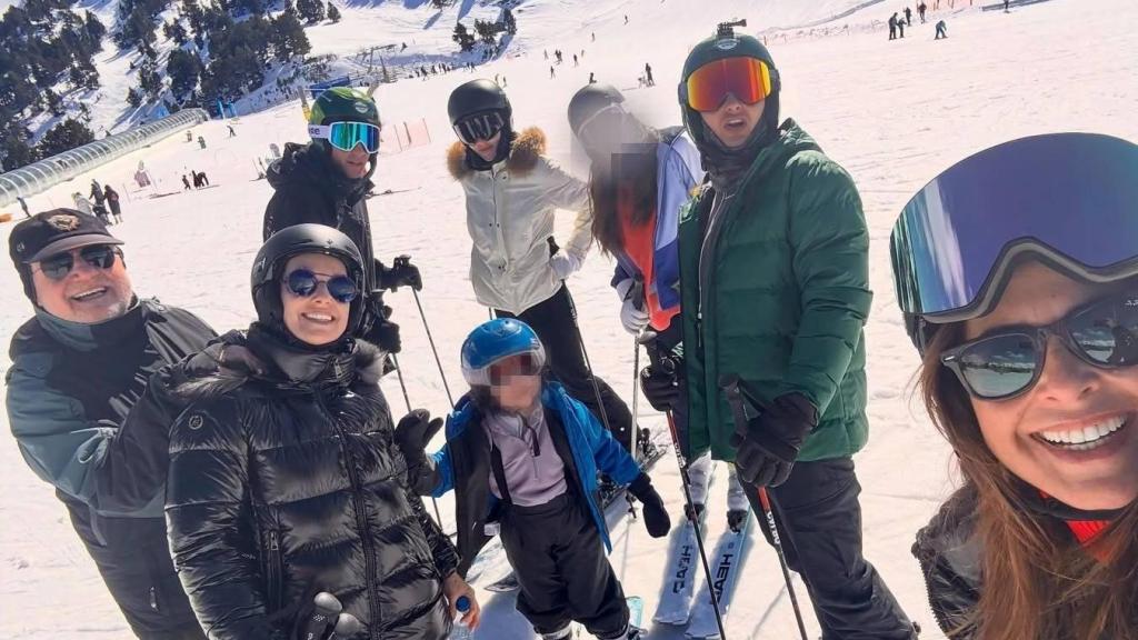 Nuria Roca y su familia en Andorra.