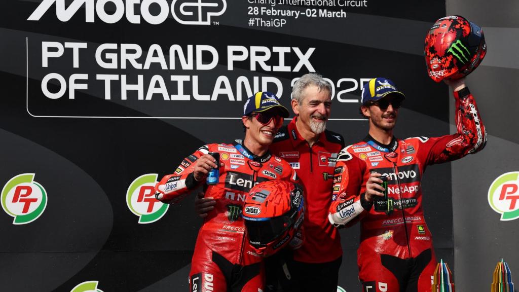 Marc Márquez, Luigi Dall'lgna y Pecco Bagnaia en el podio del GP de Tailandia.