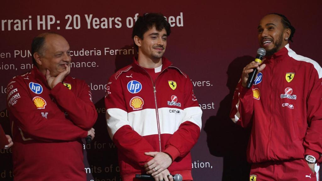 Vasseur, Leclerc y Hamilton en el acto de Ferrari con Puma.