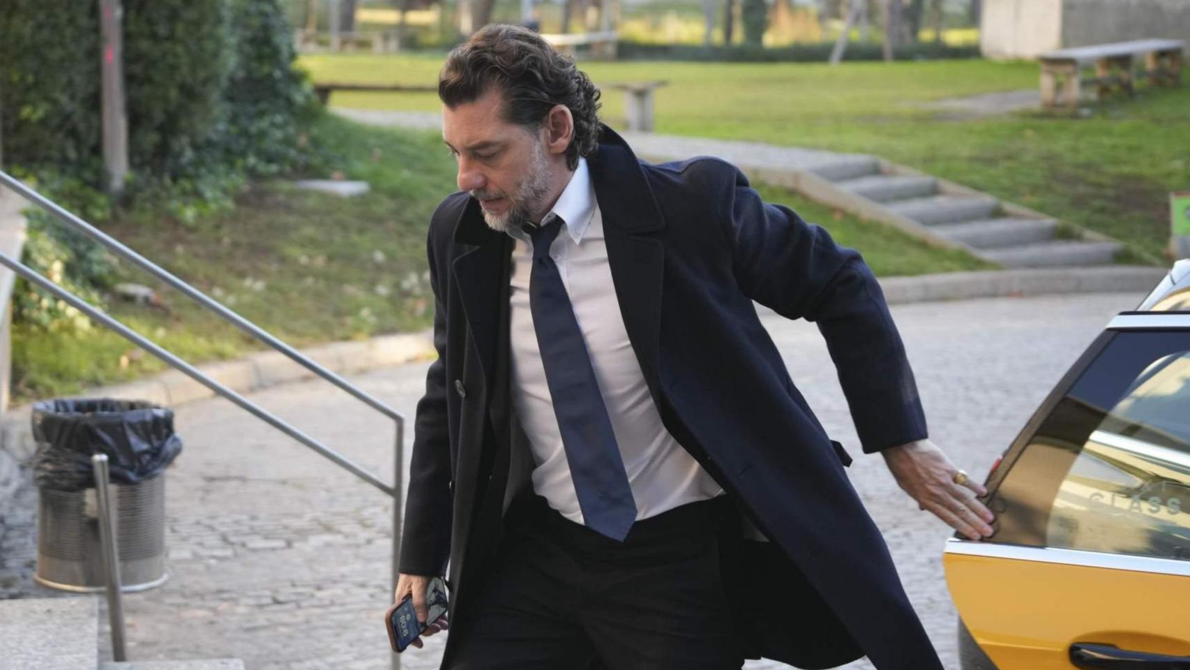 Jonathan Andic, fotografiado a la llegada del entierro de su padre en Barcelona.
