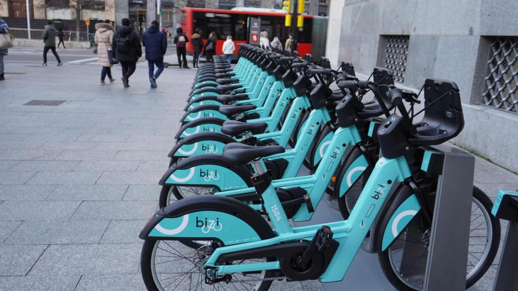 Bizis de Zaragoza, en la parada de plaza España.