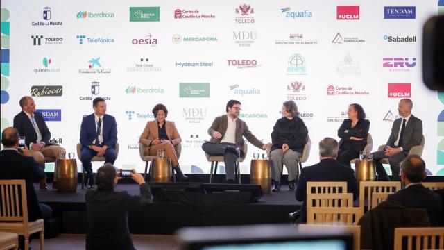 Ponentes y moderador de la mesa redonda Transición energética, clave para el desarrollo sostenible de Castilla-La Mancha.
