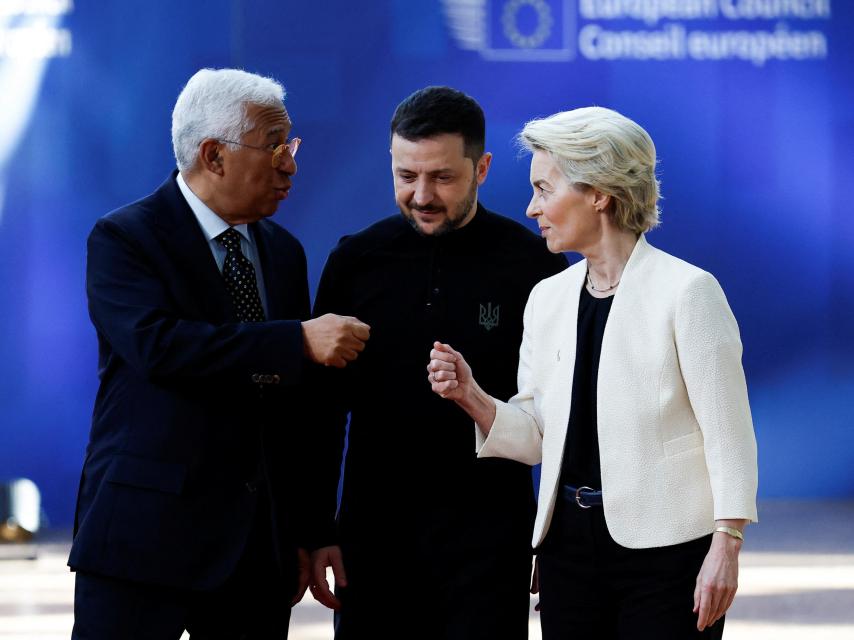 Antonio Costa, Volodímir Zelenski y Ursula von der Leyen, este jueves en Bruselas.