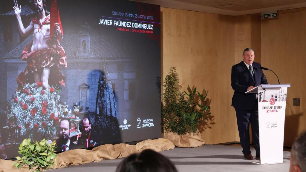 El presidente de la Diputación de Zamora, Javier Faúndez, presenta la nueva campaña de promoción turística de la Semana Santa de Zamora 2025