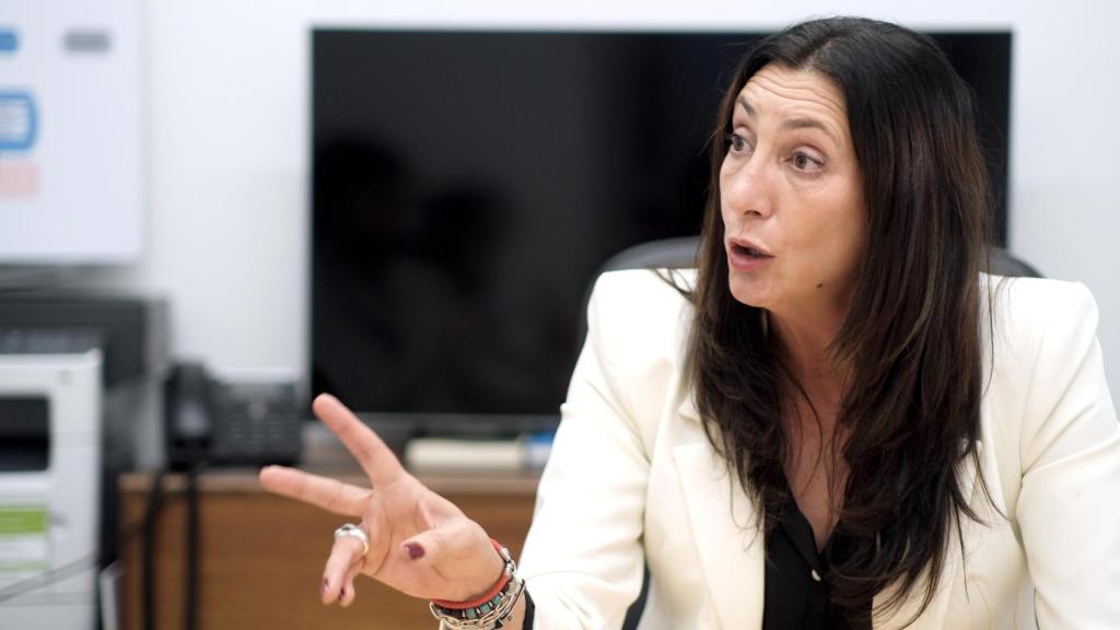 Loles López, en su despacho del Parlamento de Andalucía.