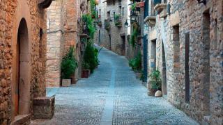 Las calles de Aínsa, uno de los municipios más turísticos de Aragón.