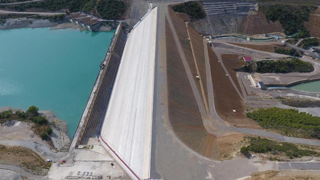 Obras del recrecimiento del embalse de Yesa.