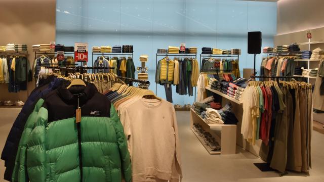Una de las tiendas de Álvaro Moreno.