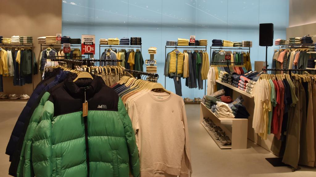 Una de las tiendas de Álvaro Moreno.