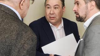 El portavoz de la UPL, Luis Mariano Santos, el procurador del Grupo Mixto Francisco Igea y el portavoz del Grupo Socialista, Luis Tudanca, antes de la Junta de Portavoces de este jueves