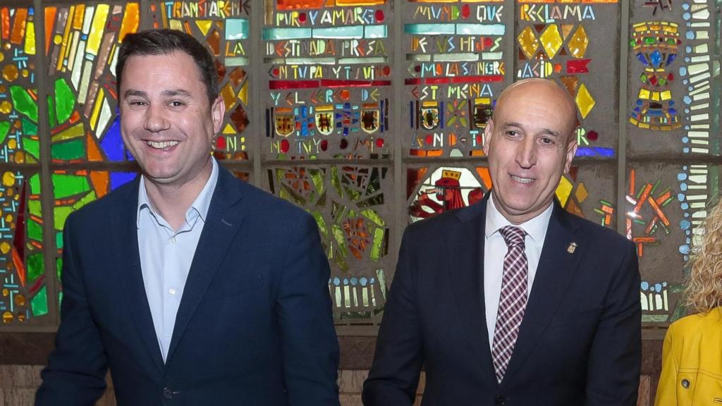 El secretario general del PSOE de León, Javier Alfonso Cendón, y el alcalde de la capital leonesa, José Antonio Diez, en una imagen de archivo