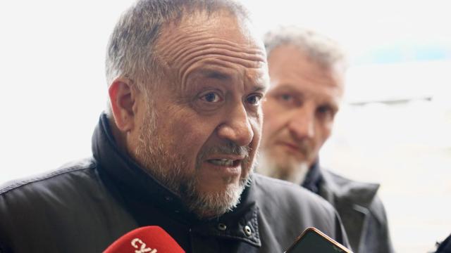 El presidente de la Diputación de León, Gerardo Álvarez Courel, durante su intervención en el 50 aniversario de la primera temporada de esquí en San Isidro, este jueves