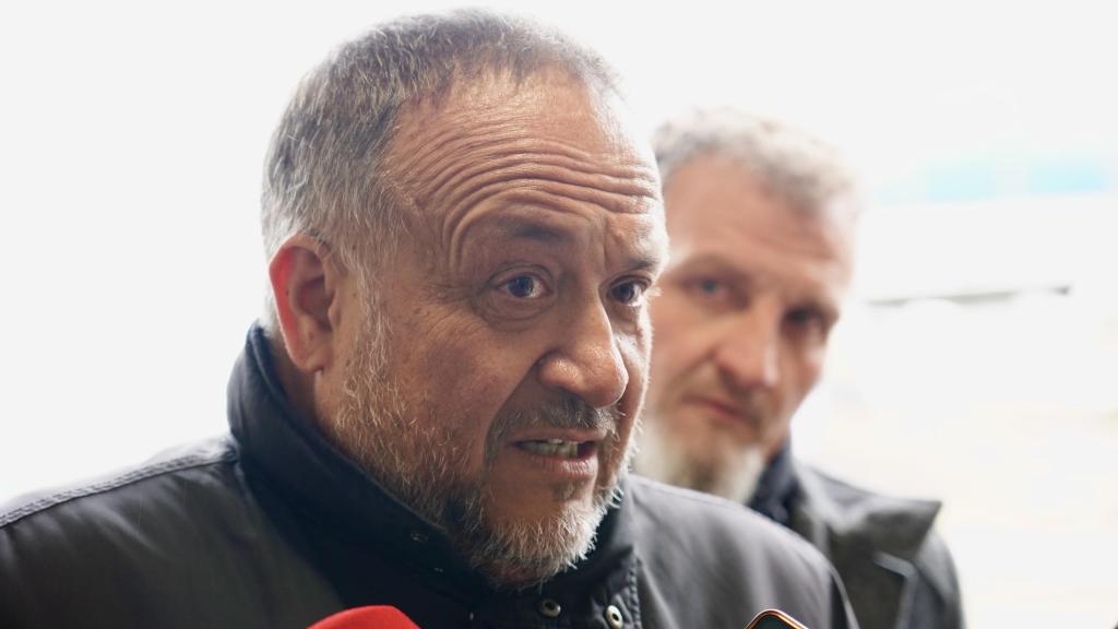 El presidente de la Diputación de León, Gerardo Álvarez Courel, durante su intervención en el 50 aniversario de la primera temporada de esquí en San Isidro, este jueves