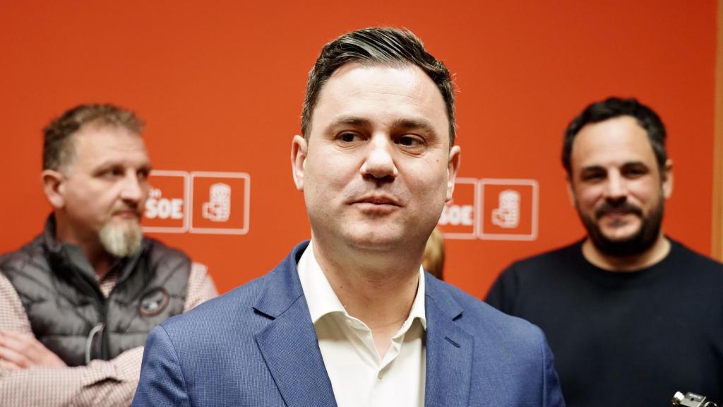 Javier Alfonso Cendón presenta los avales de la precandidatura a la secretaría general del PSOE de León