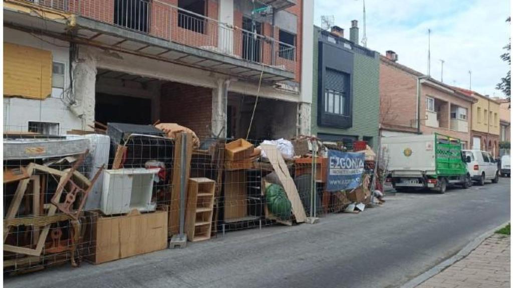 Enseres de los vecinos afectados por la explosión de la calle Goya