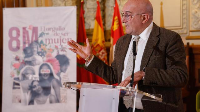El alcalde, Jesús Julio Carnero, en la presentación del libro de Rosa Chacel, 'Reflexiones de una mujer en galeras'