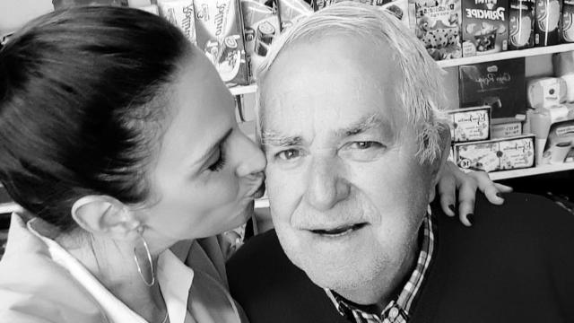 Nuria Fergó junto a su padre en una imagen de sus redes.